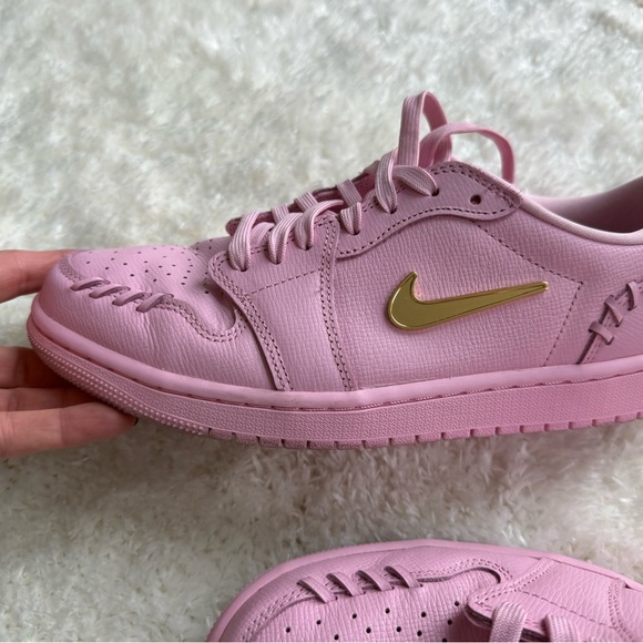 Nike Air Jordan Women's 1 Low Method of Make Sneakers - Picture 5 of 11